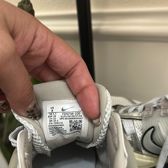 Nike V2K NEW - Picture 3 of 4